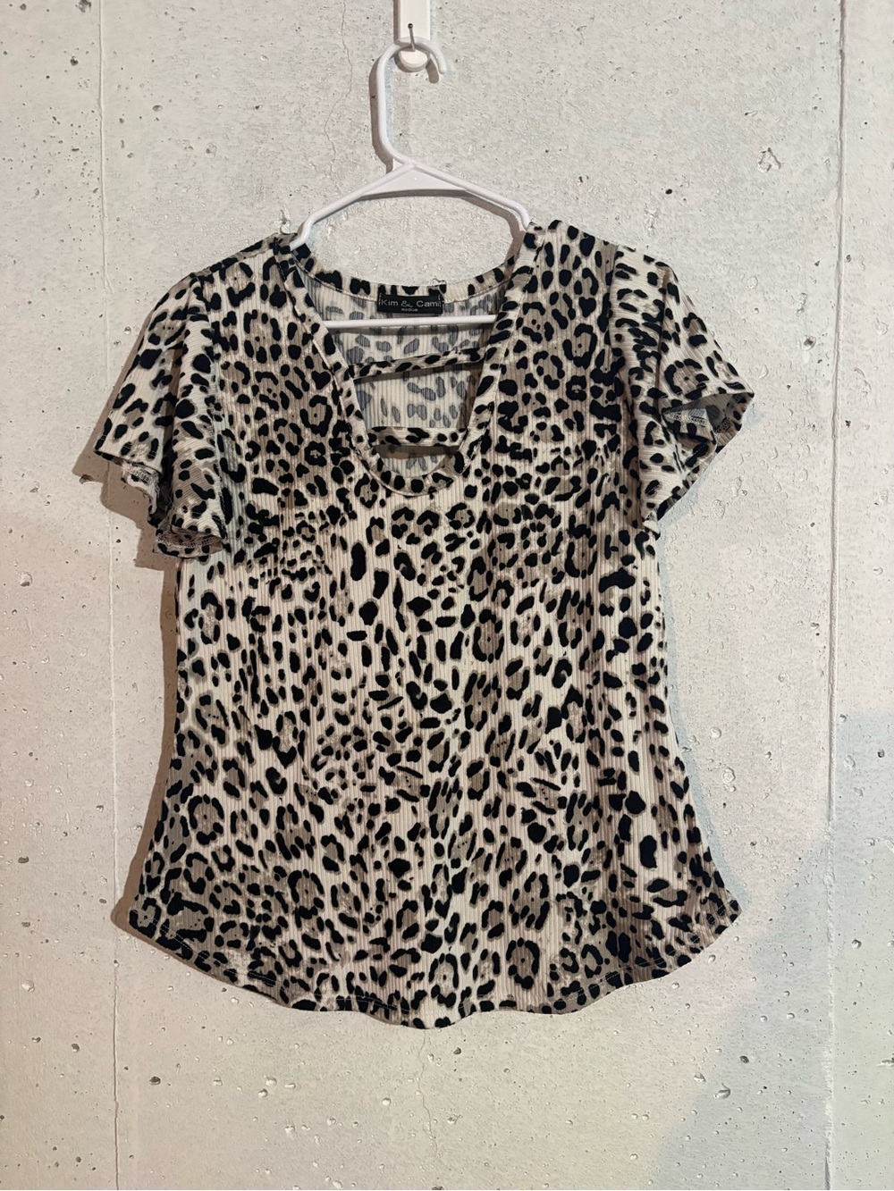 Kim & Cami Leopard Print Blouse | Size: Medium